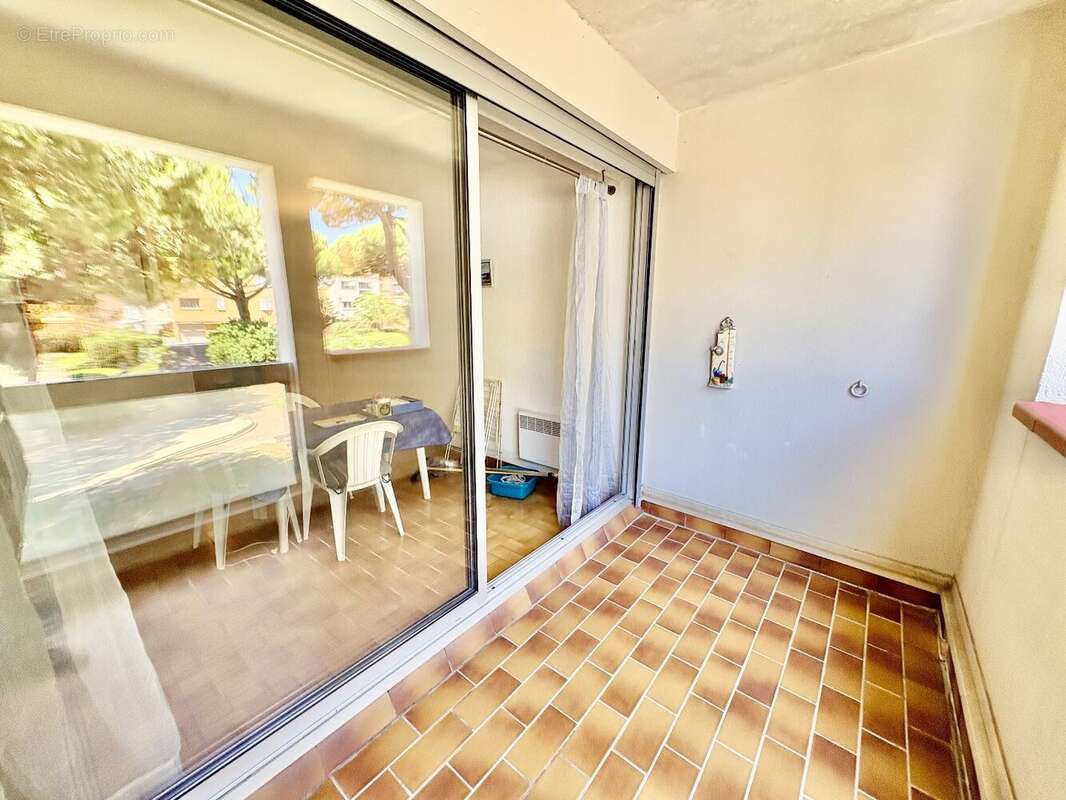 LE CAP D'AGDE - PORT - Studio dans résidence avec piscine, vue Port - photo 2