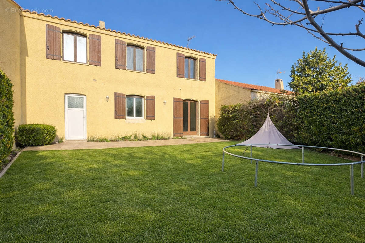 Maison à SAINT-LAURENT-DE-LA-SALANQUE