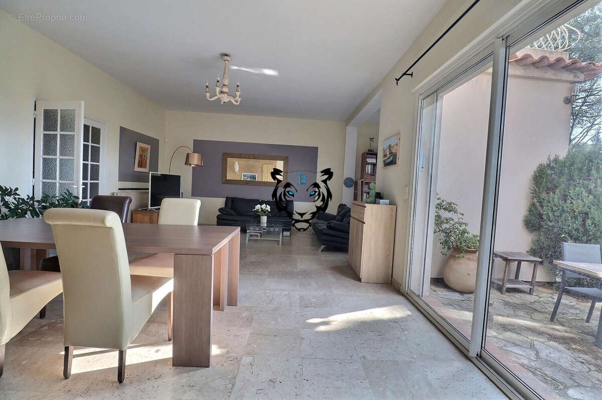 Maison à LES ISSAMBRES