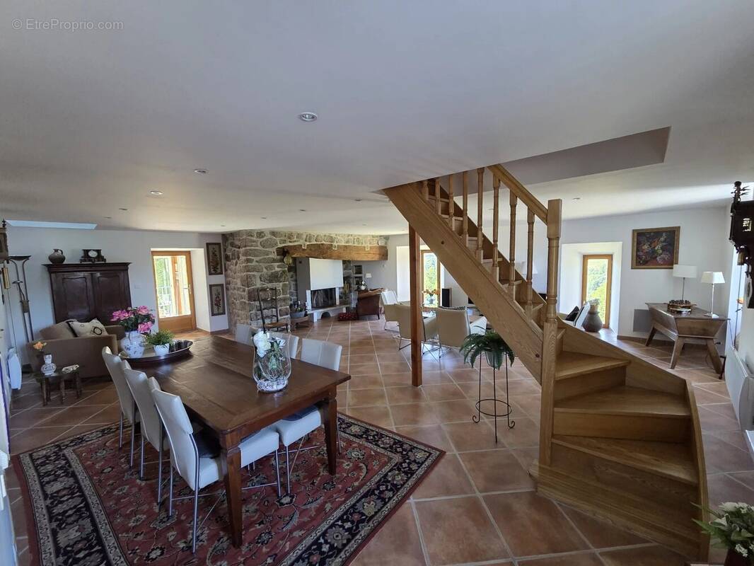 Maison à SAINT-JEAN-ROURE