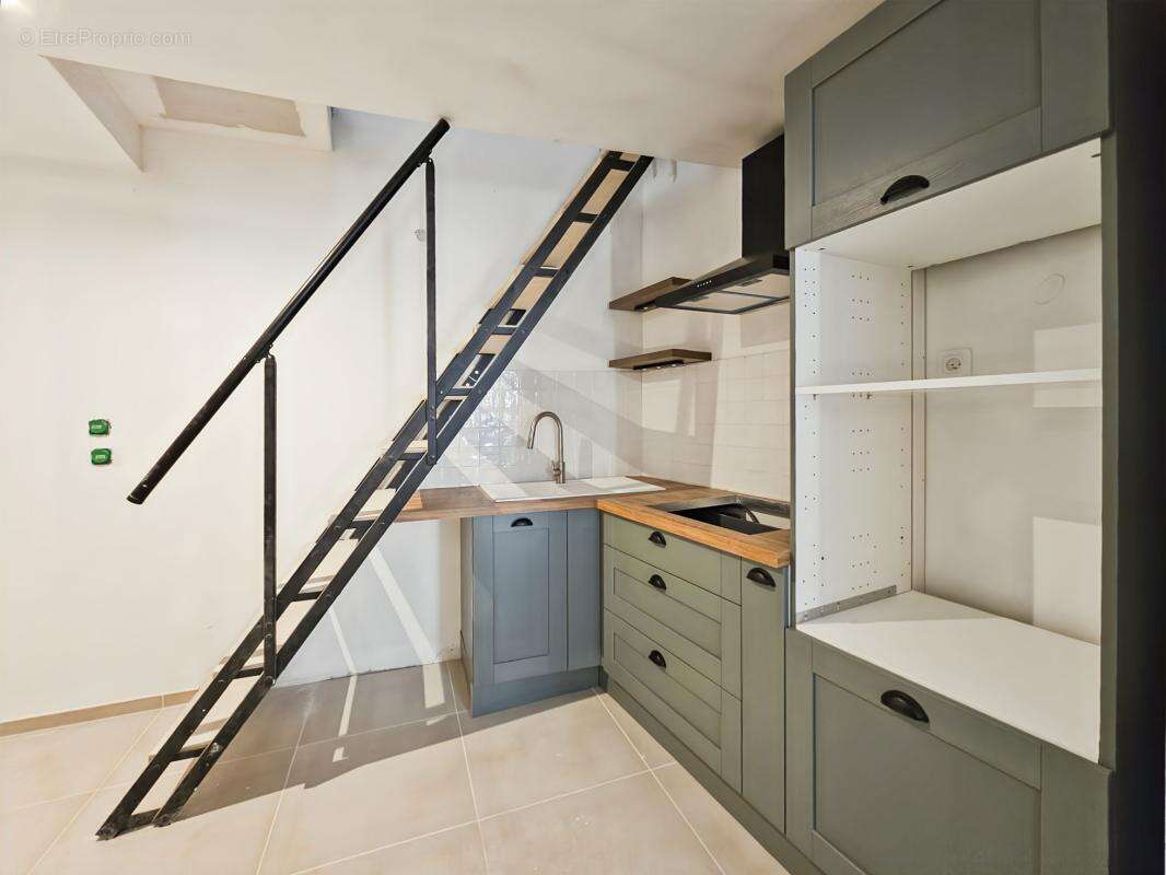 À Vendre à Montfrin - Maison de village de 67m² avec garage - photo 4