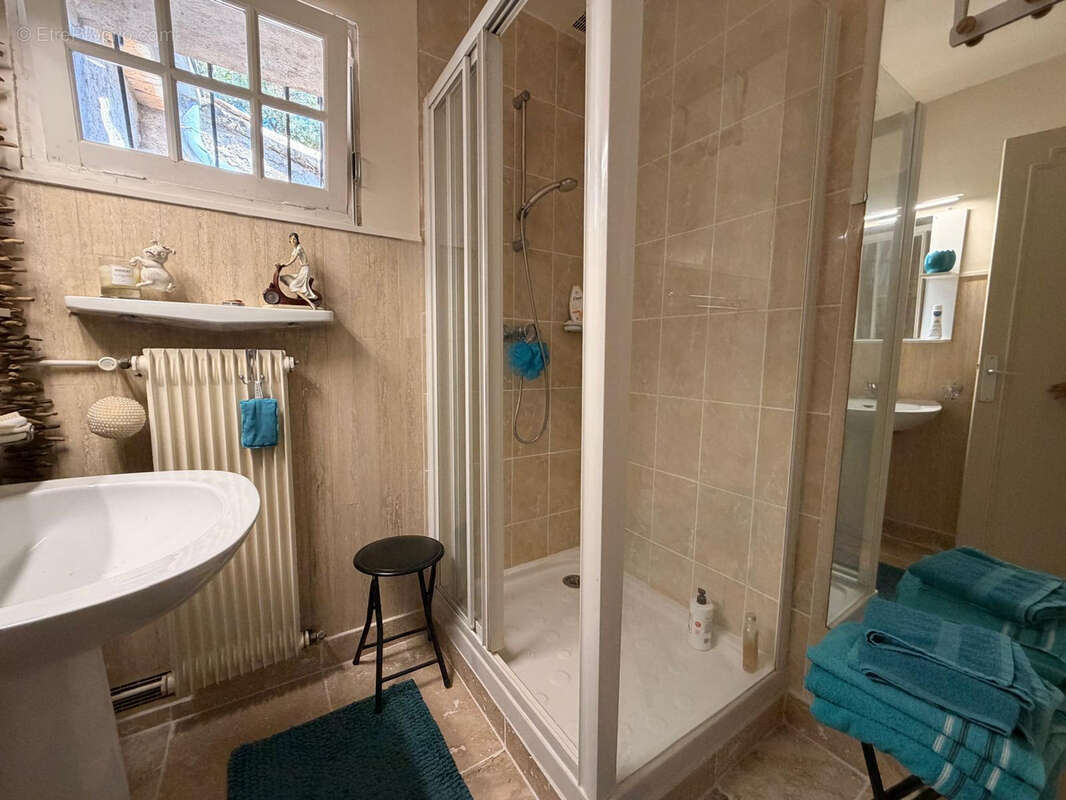 NIMES CAMPLANIER Superbe maison de plain pied,7 pièces de 250 m2 avec dépendance, jardin et piscine - photo 25