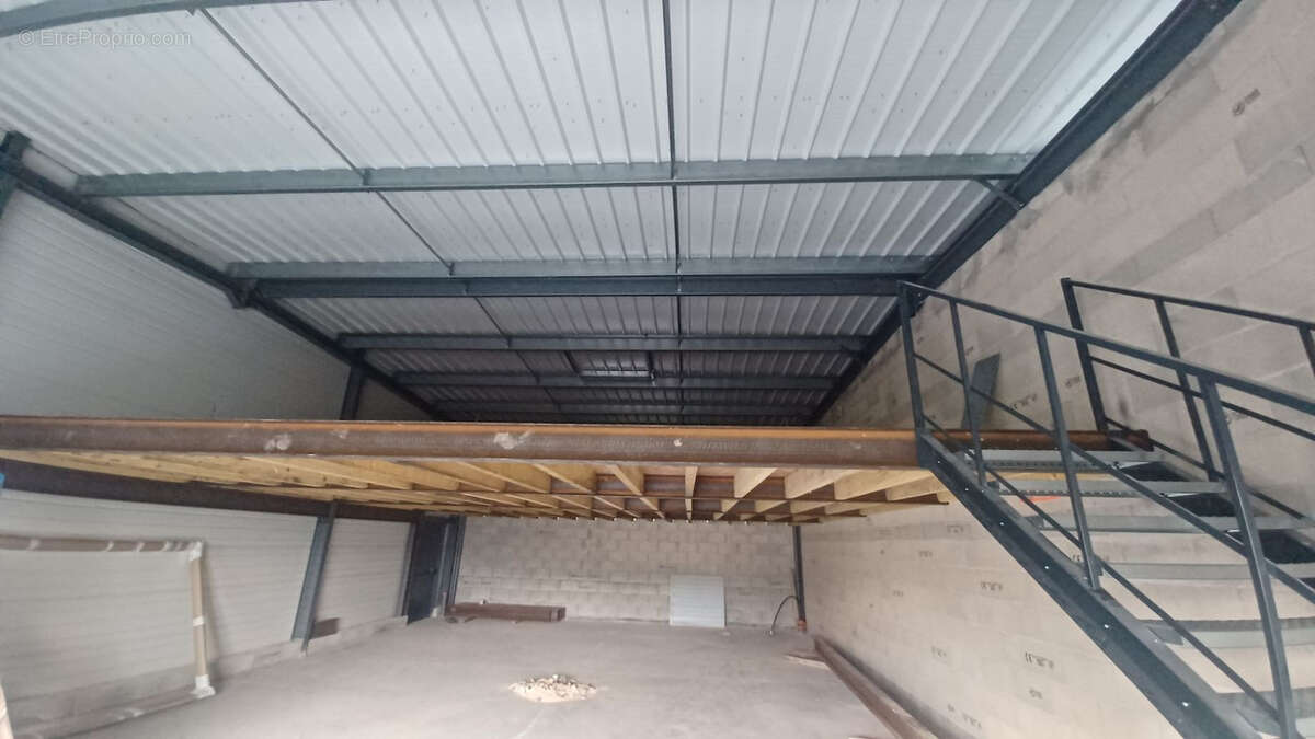 Batiment commercial locatif - vente d'un lot - photo 8