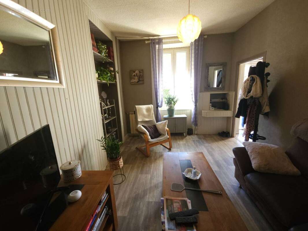 Maison à NEUVIC-ENTIER