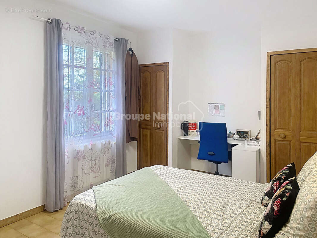 Châteauneuf-du-Pape  : Maison de 5 pièces (143 m²) avec terrasse de 240 m² et vue dégagée - photo 7