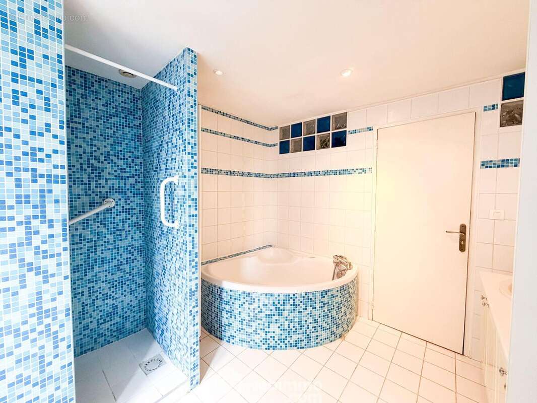 Salle de douche et bain - Maison à VERDUN