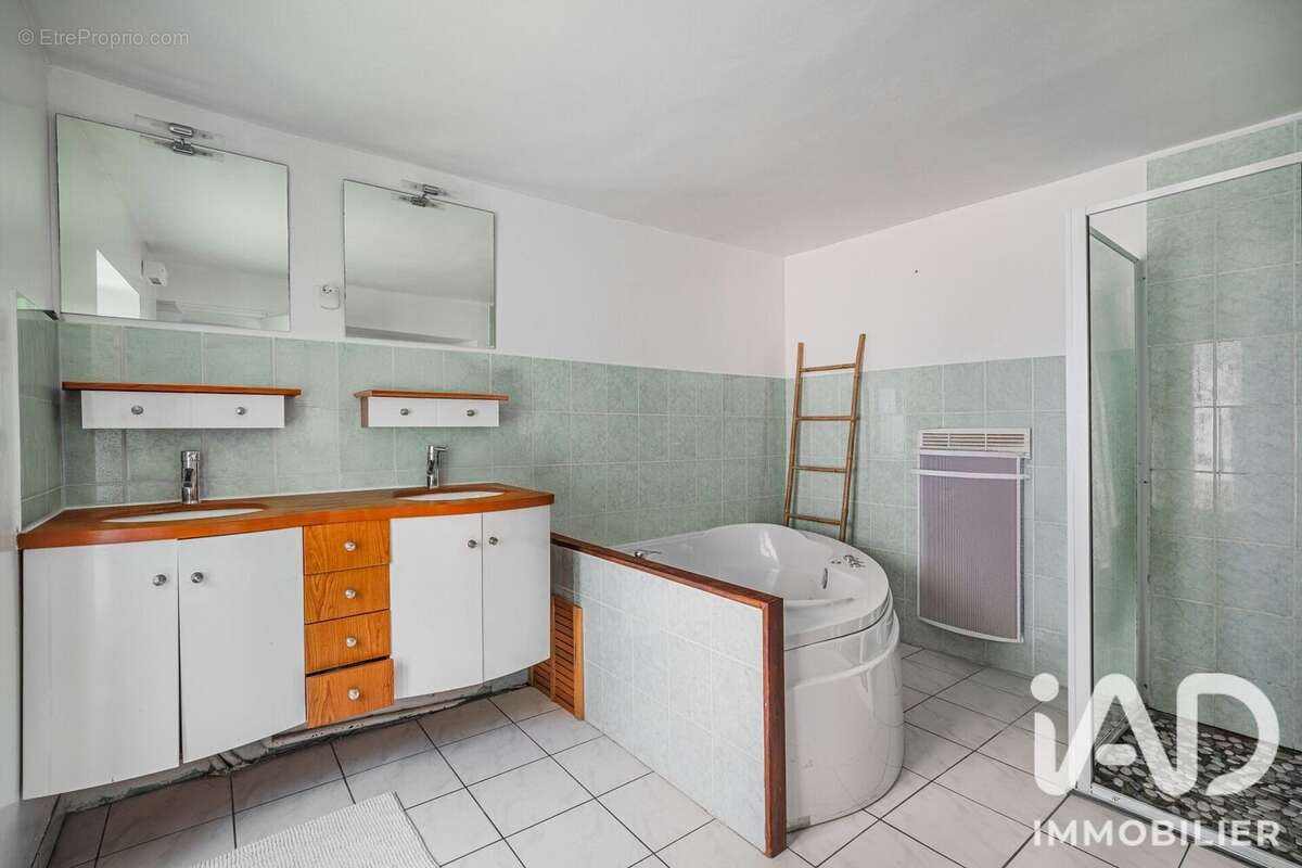 Maison 161 m² à Le Gua  - photo 9