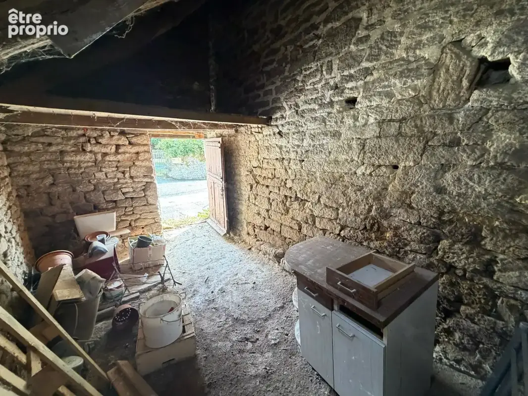 Maison en pierre à rénover entièrement – Beau potentiel au cœur du Croisty - photo 4