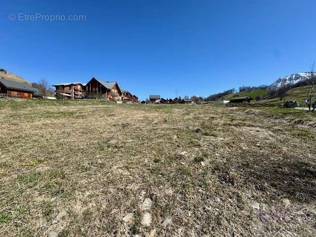 Terrain à ALBIEZ-MONTROND