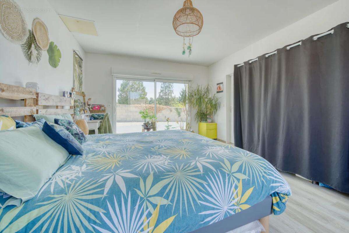 Maison de 6 pièces de 176 m² à Bussac-sur-Charente - photo 10