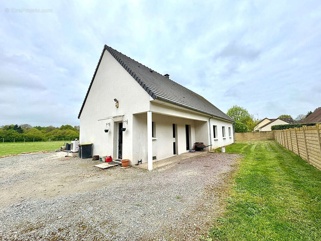 À VENDRE - Maison comtemporaine 5 pièces - 127 m2 avec piscine - photo 3