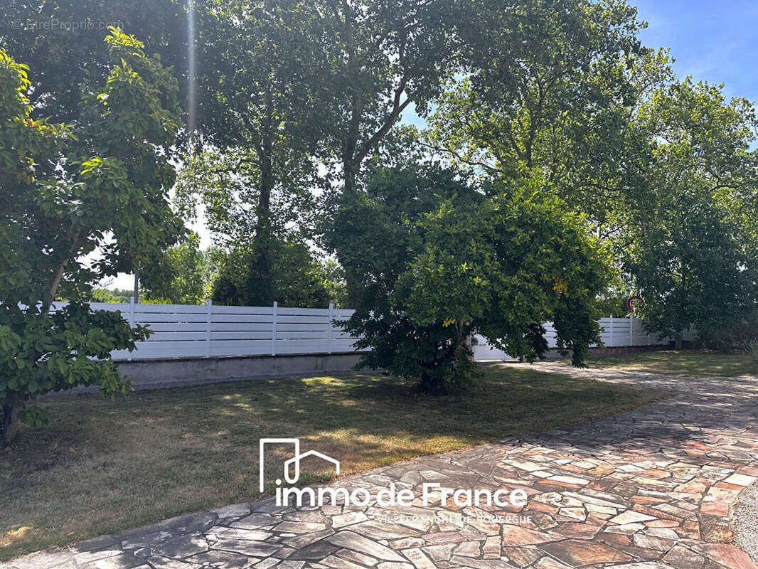 Maison Vailhourles 204 m² habitables, 6 chambres, garage et abri camping-car sur 1075 m² de terrain clos - photo 13