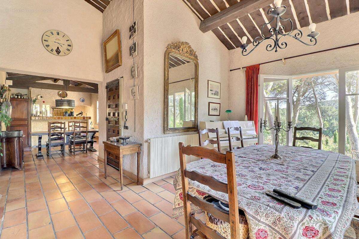 Maison à VENTABREN