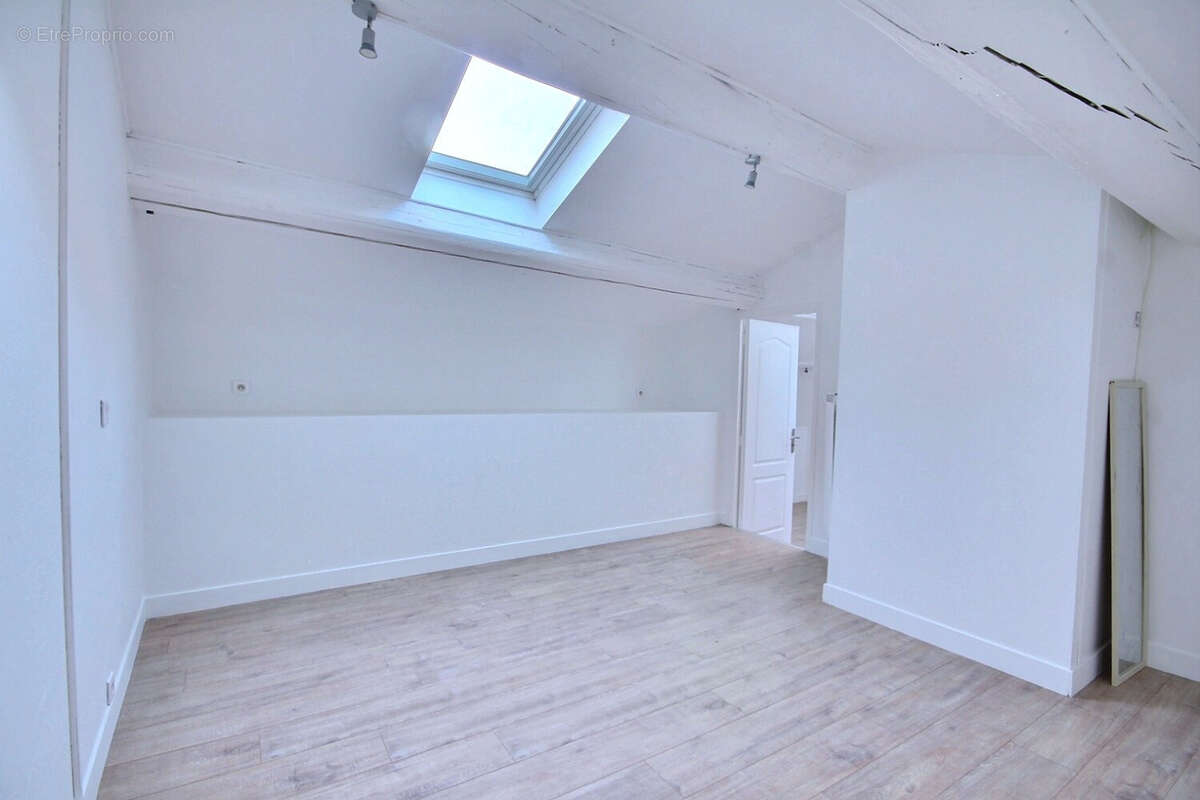 Appartement à MARSEILLE-5E