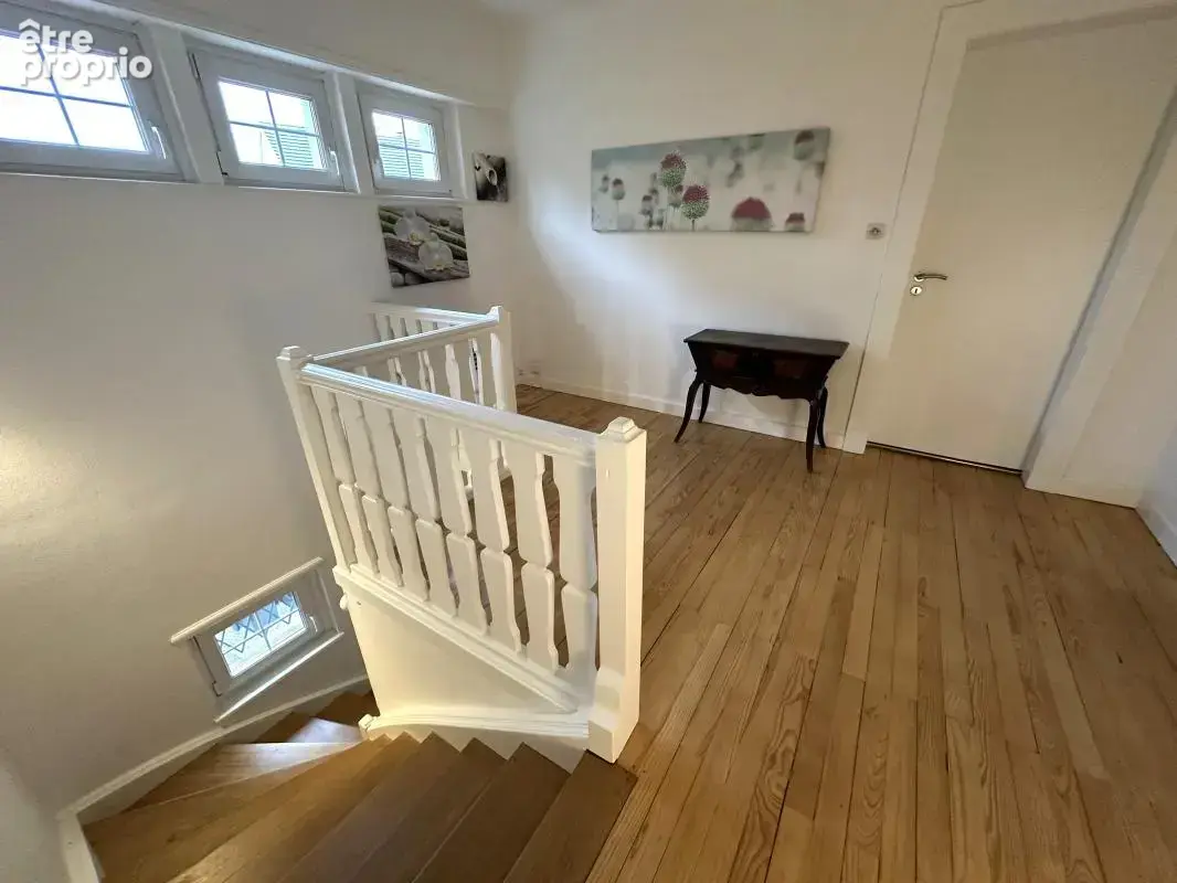 PFASTATT – grande villa avec piscine extérieure et appartement en rez-de-jardin - photo 13