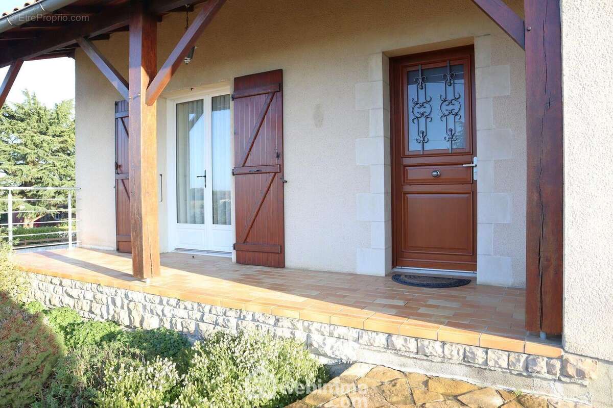 Au-delà du porche, - Maison à NIEUIL-L'ESPOIR