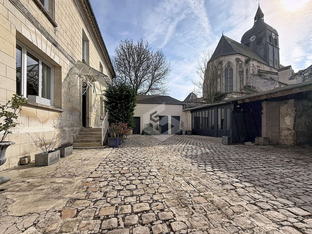 Maison 260 m² à Arcy-Sainte-Restitue  - photo 4