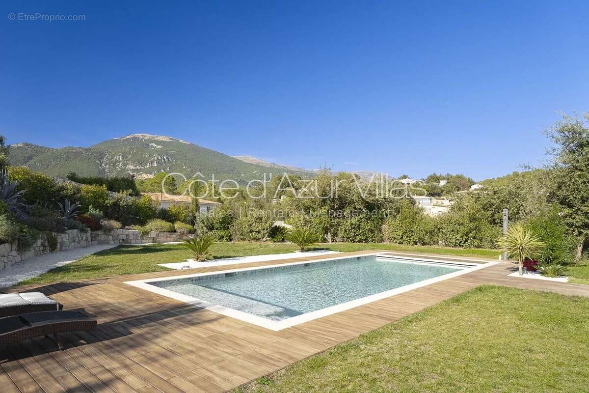 Maison à ROQUEFORT-LES-PINS