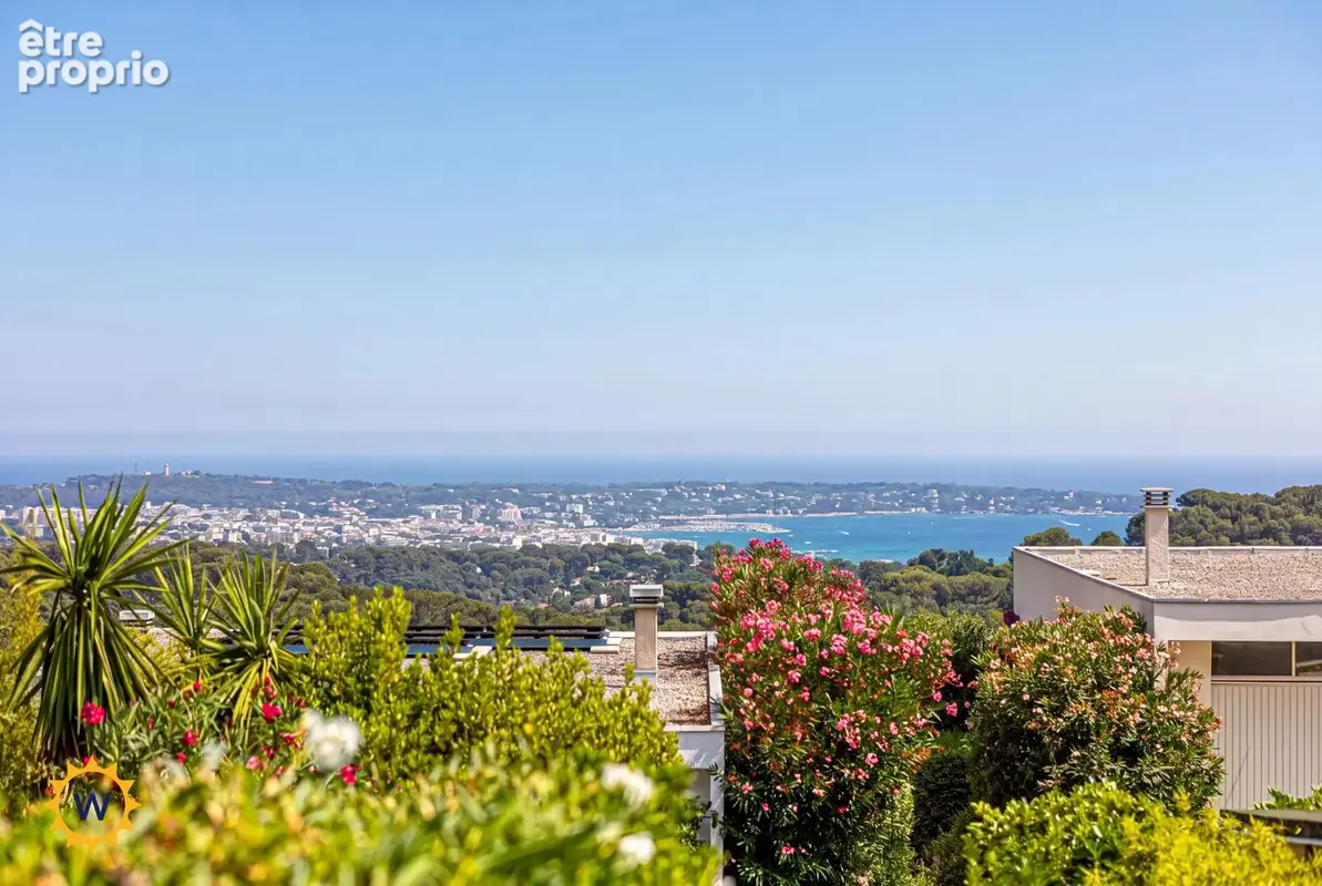 Appartement à VALLAURIS