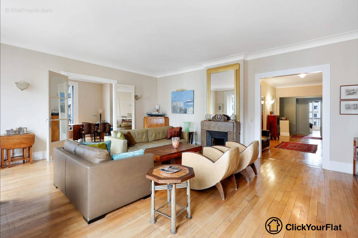 Appartement à PARIS-16E