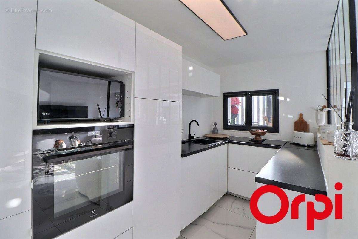 Appartement à MARSEILLE-2E