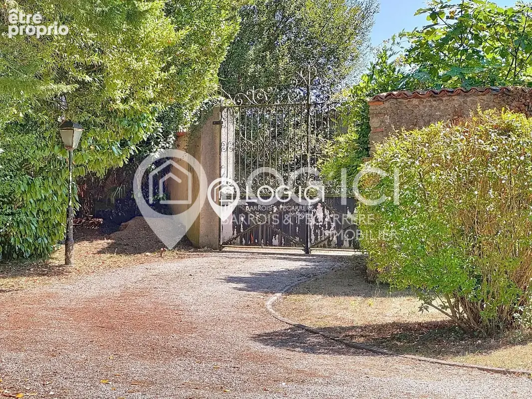 Propriété d'exception avec maison et dépendances - photo 17
