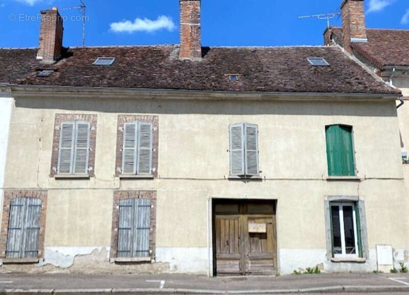 Appartement à VILLENEUVE-L&#039;ARCHEVEQUE
