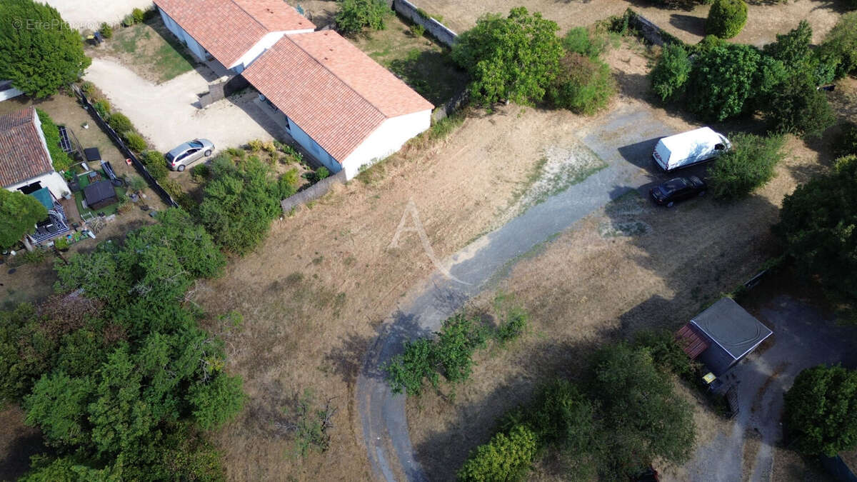 terrain centre bourg de jaunay-clan - photo 4