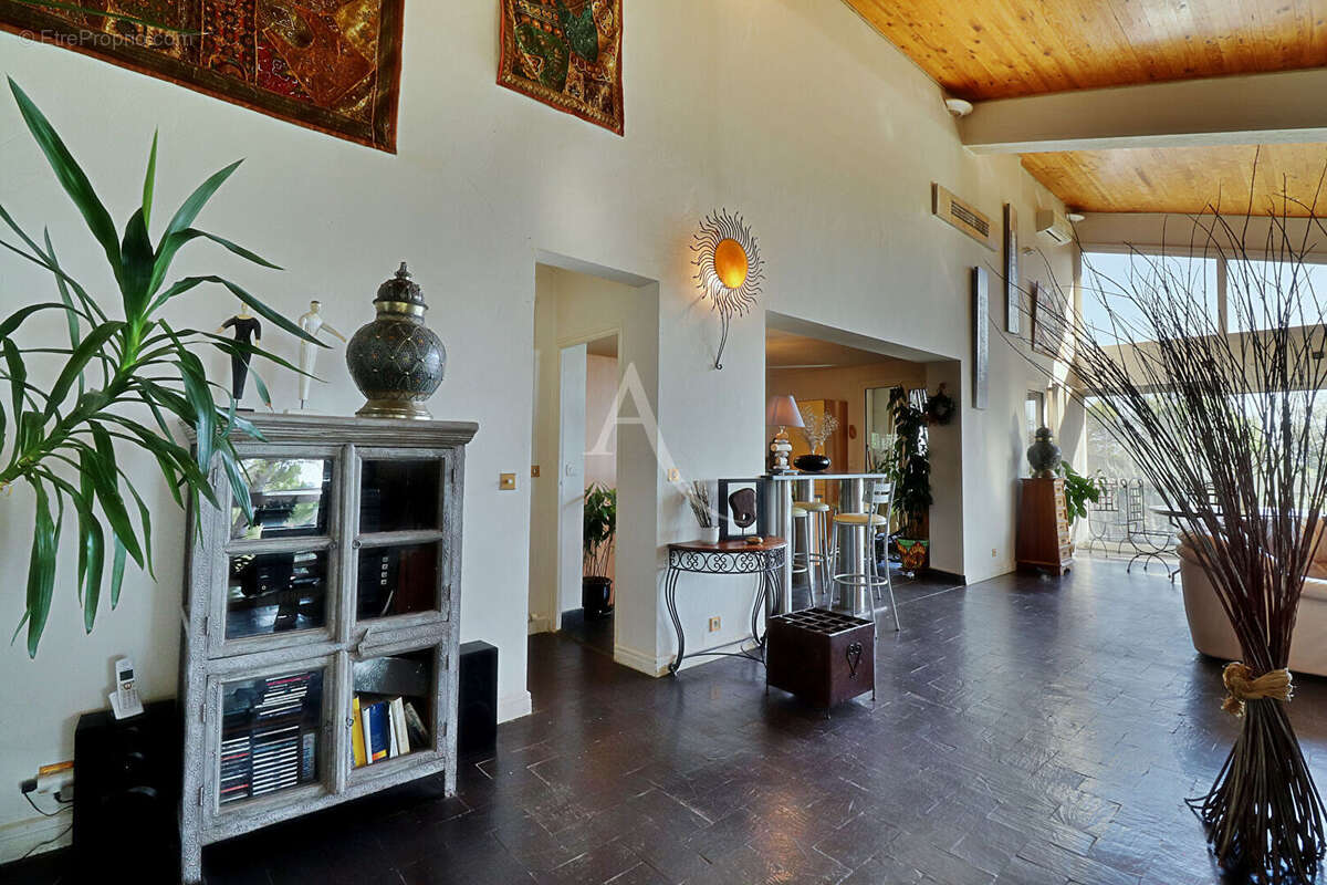 Villa d architecte lumineuse de 393m² sur 2777m² avec piscine et dependance a pierrevert - photo 17