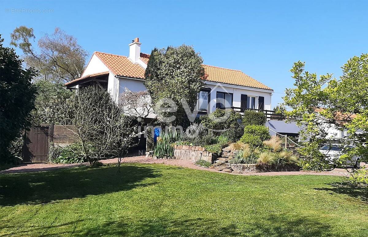 Maison à SAINT-JULIEN-DE-CONCELLES