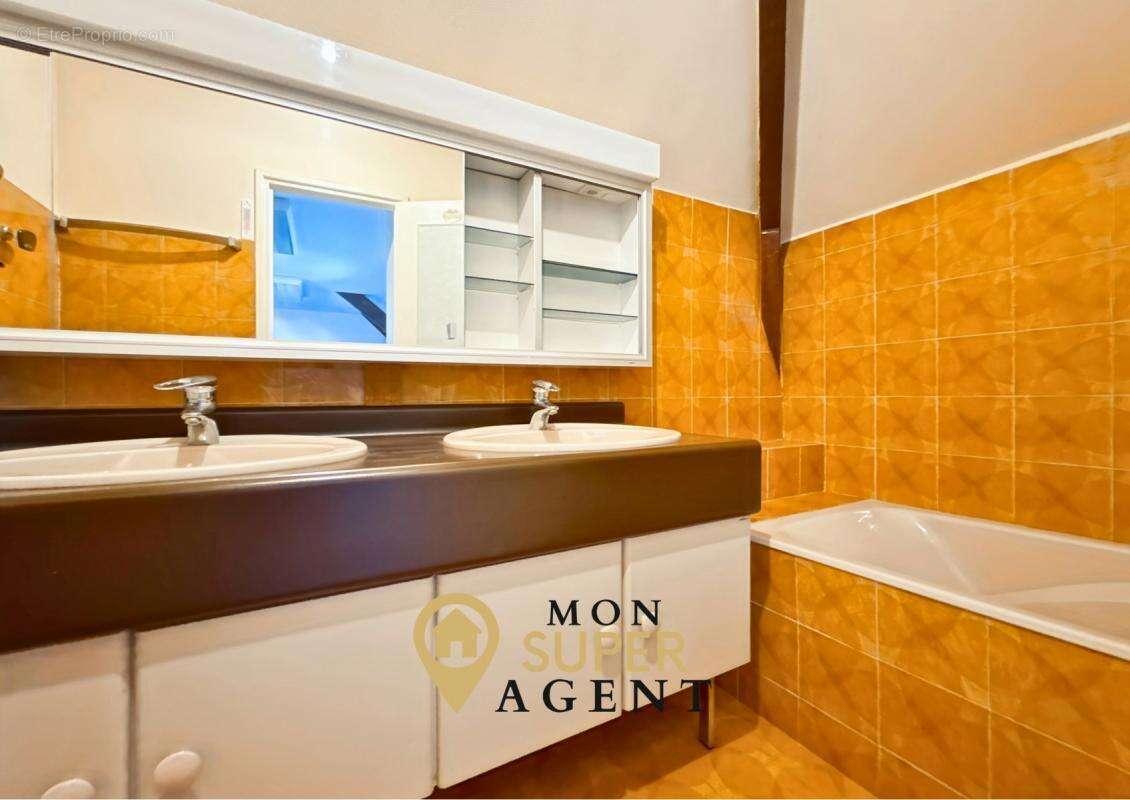 Maison à VAUX-LE-PENIL