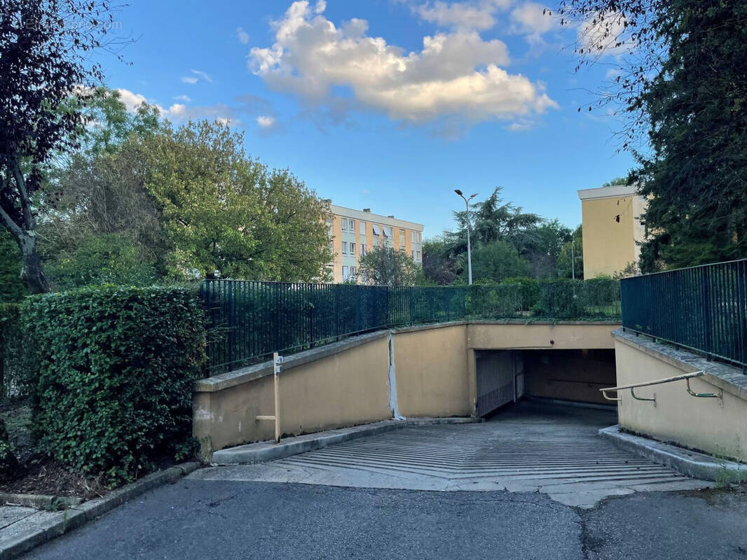 Parking à YERRES