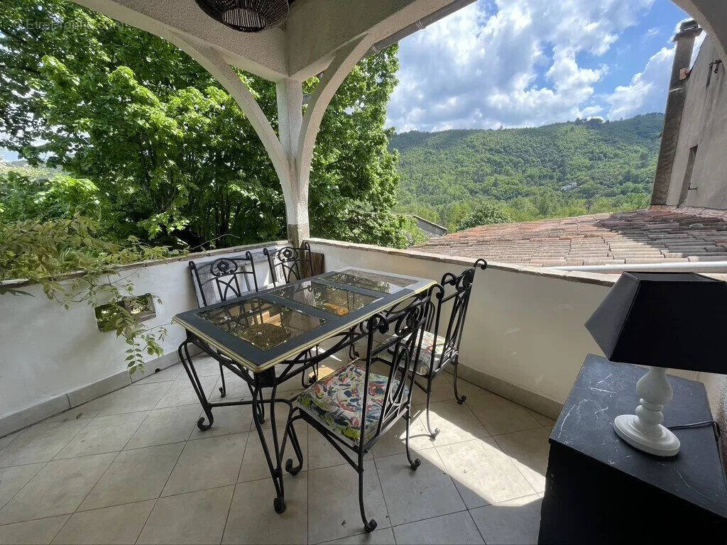 Maison à MEYRANNES