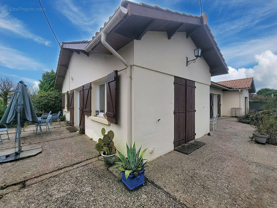 Maison à PAREMPUYRE