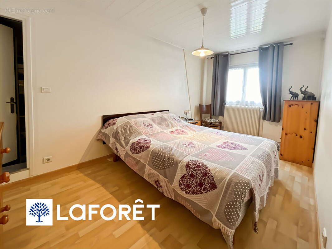 Maison à SAINTE-GENEVIEVE-DES-BOIS