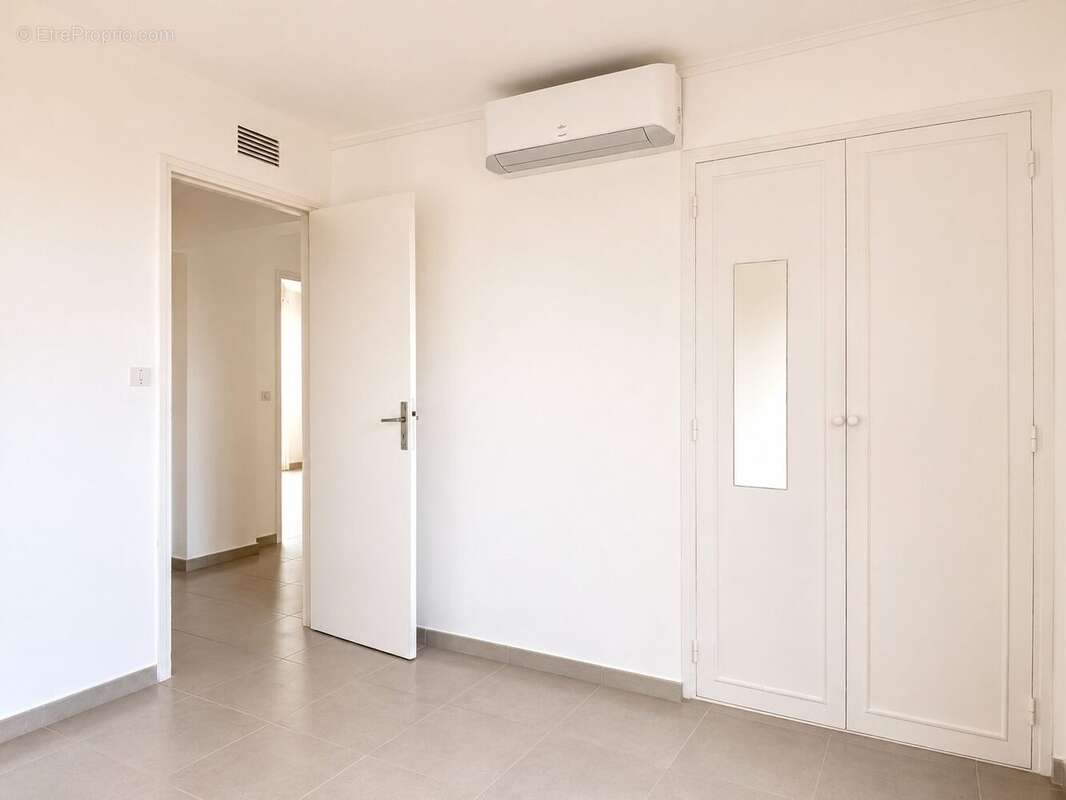 Chambre 1 - Appartement à NARBONNE