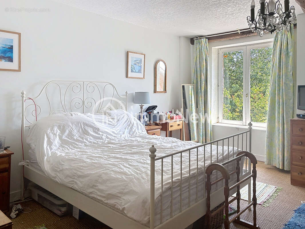 Belle maison de pierre de 1834 de 200 m2  sur un terrain de 3552 m2 sans vis a vis - photo 11