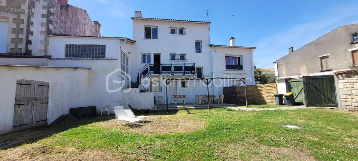 Maison et appartement 254 m2 10 pieces dont 7 chambres, garage et terrain - photo 11