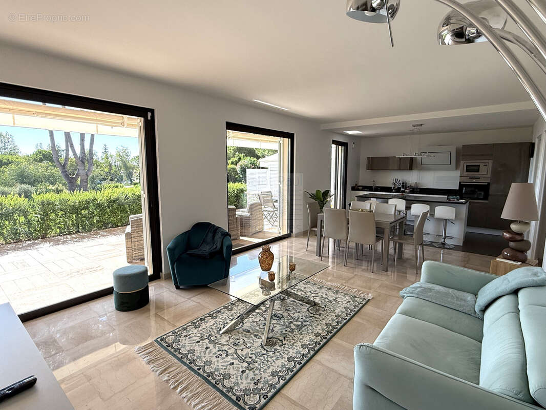 Appartement à VILLENEUVE-LOUBET