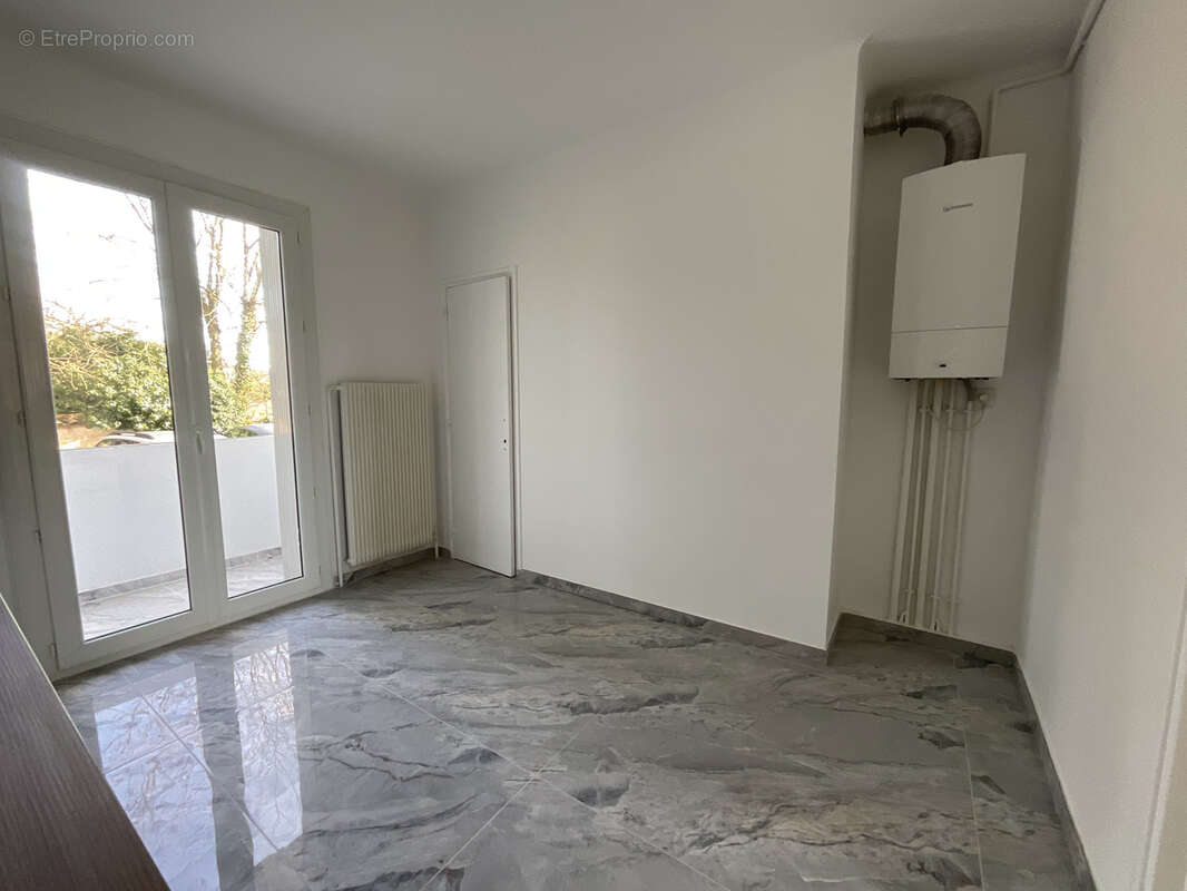 Appartement à SAINT-BONNET-DE-MURE