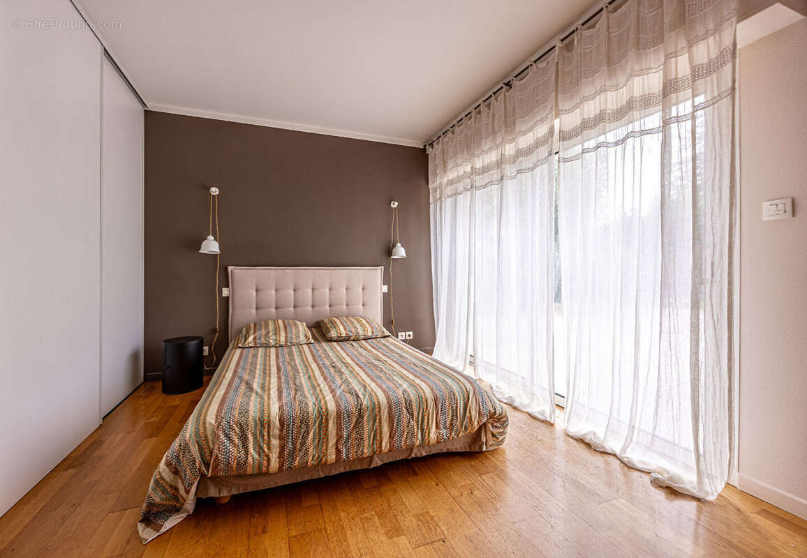 Maison familiale d'exception de 170 m² avec piscine - Secteur recherché de Chauray - photo 4