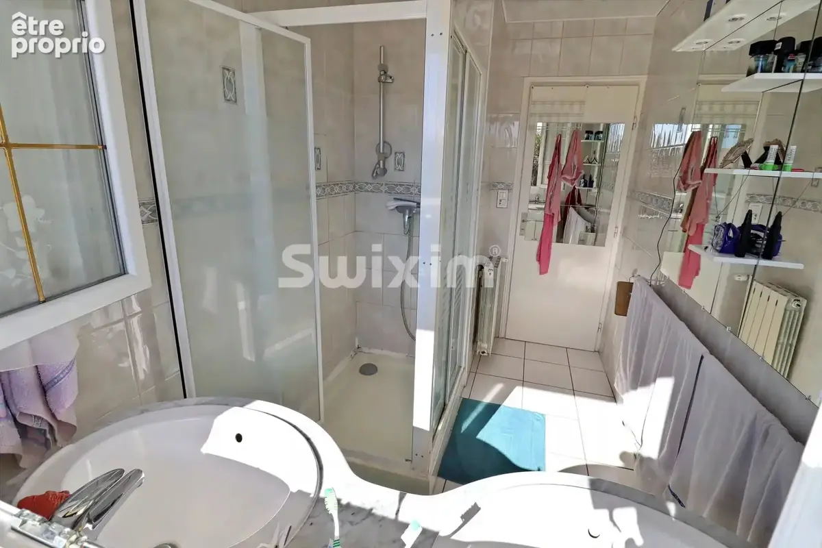 Maison familiale avec terrain arboré de 1 484 m² - photo 4