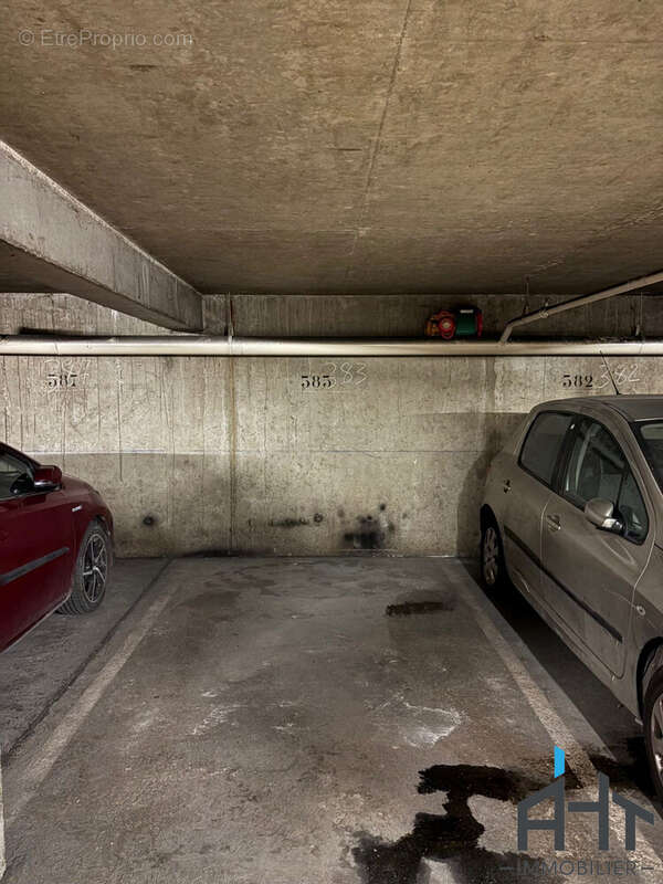 Parking à PARIS-20E