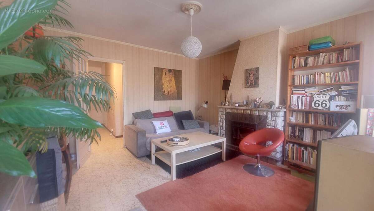 31540 MONTÉGUT-LAURAGAIS- Maison de village en pierre avec garage et jardin - photo 3