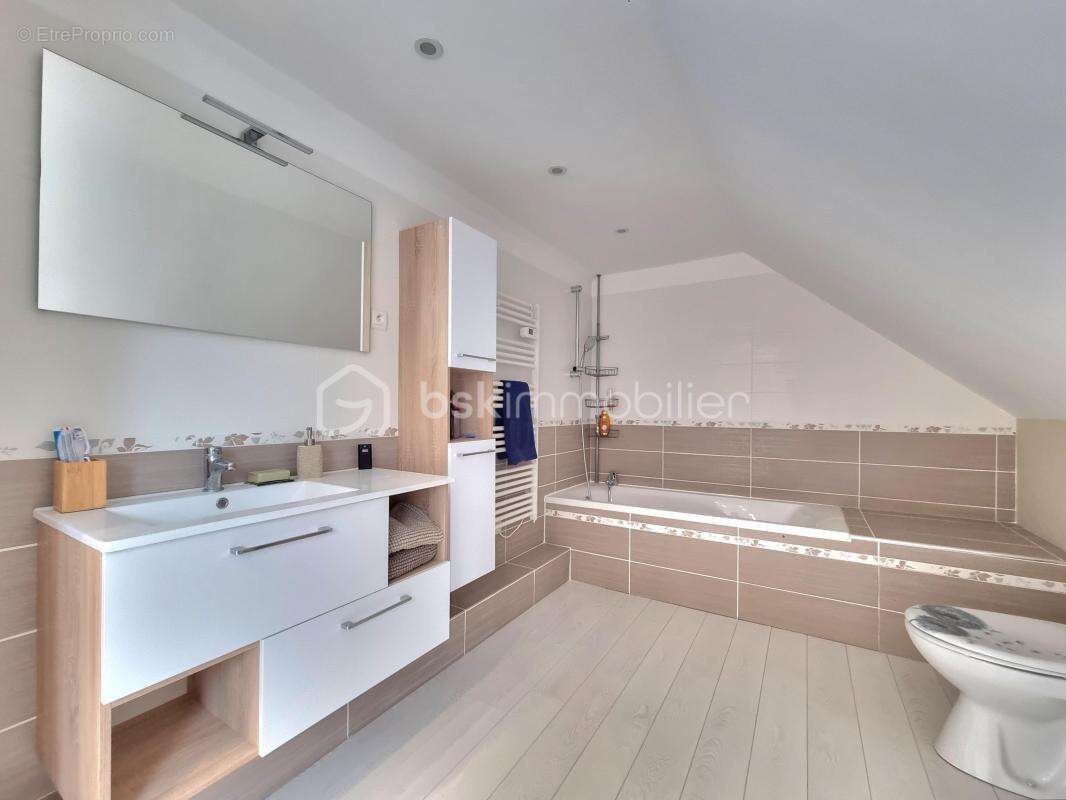 Maison à MONTIGNY-LENCOUP