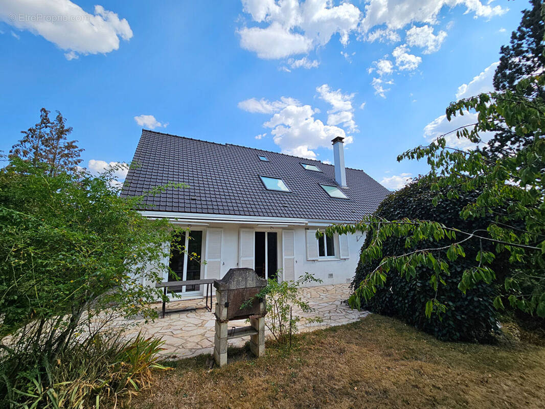 Maison 7 pièces 186 m² · à Voisins-le-Bretonneux · 186 m² · 670 000 €