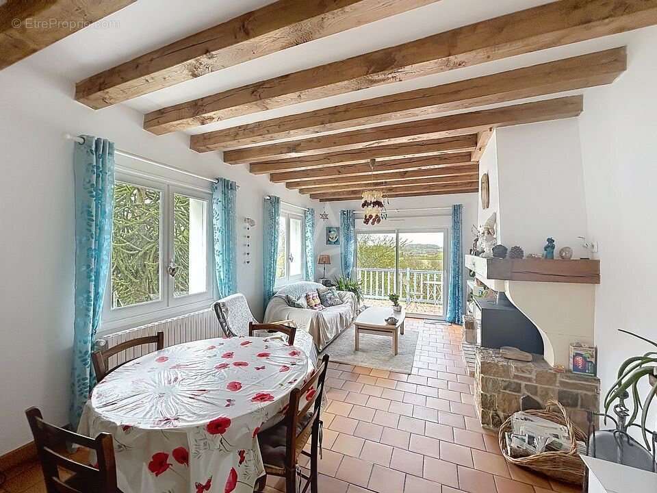 Maison à LA CHAPELLE-MONTLIGEON