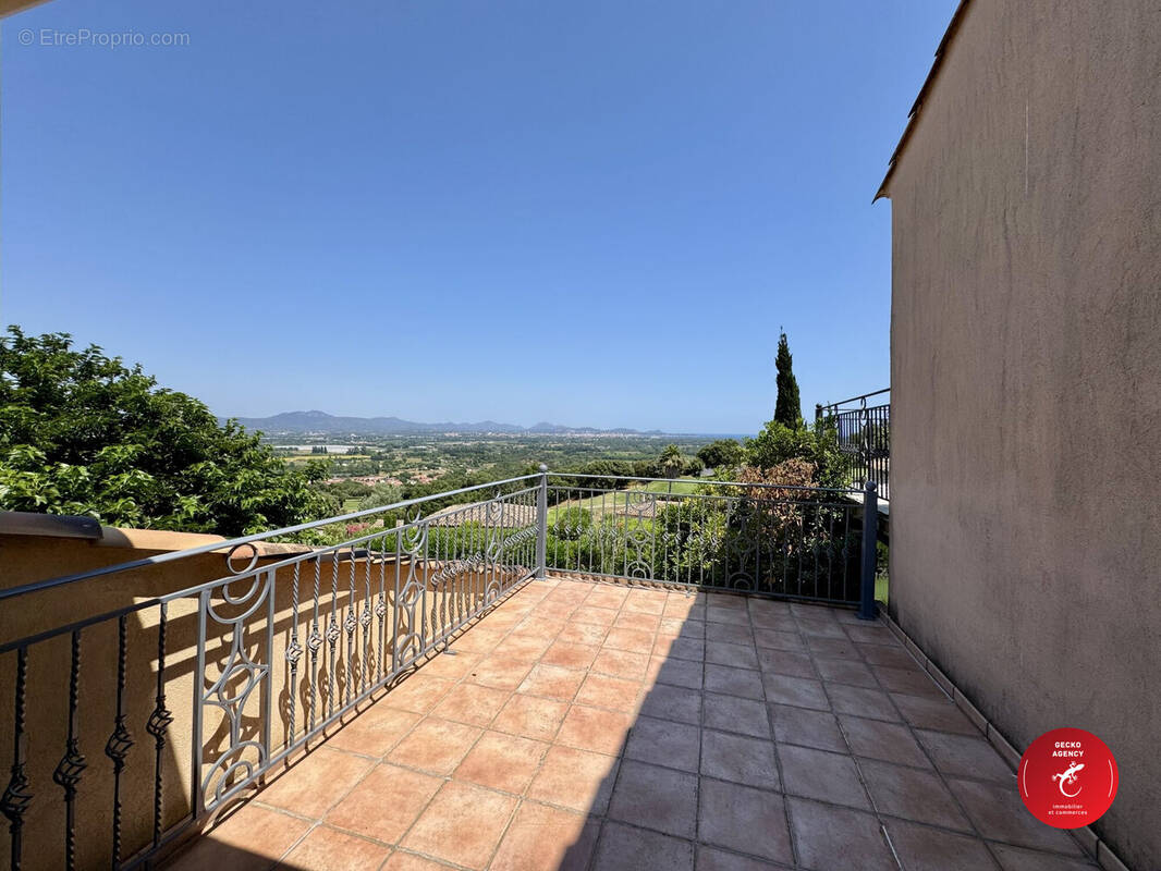Terrasse étage vue mer