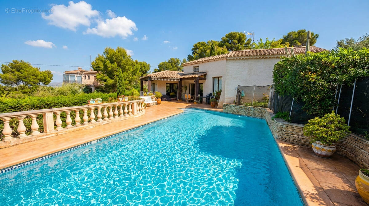 Maison à SAINT-CYR-SUR-MER