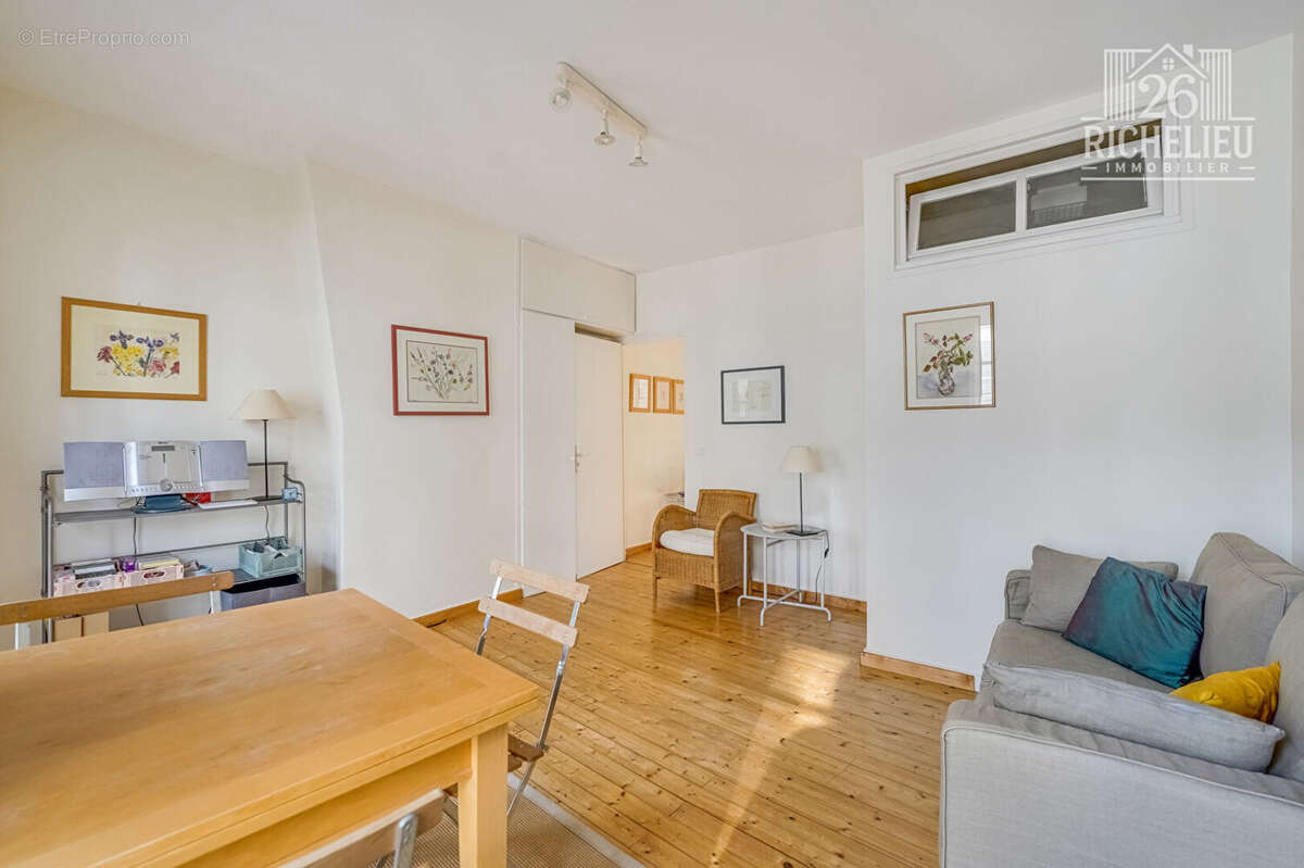 Appartement à PARIS-2E